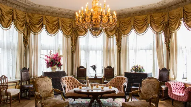 Do You Really Need Valances in 2025?