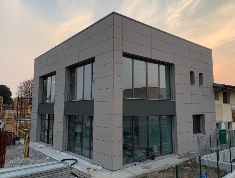 Costruzione con finestre