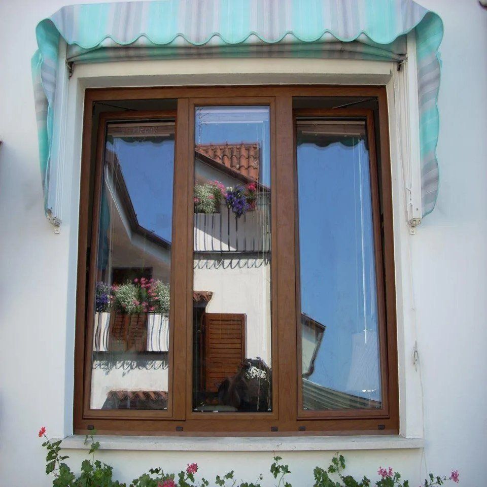 Finestra a tre vetri con basculante