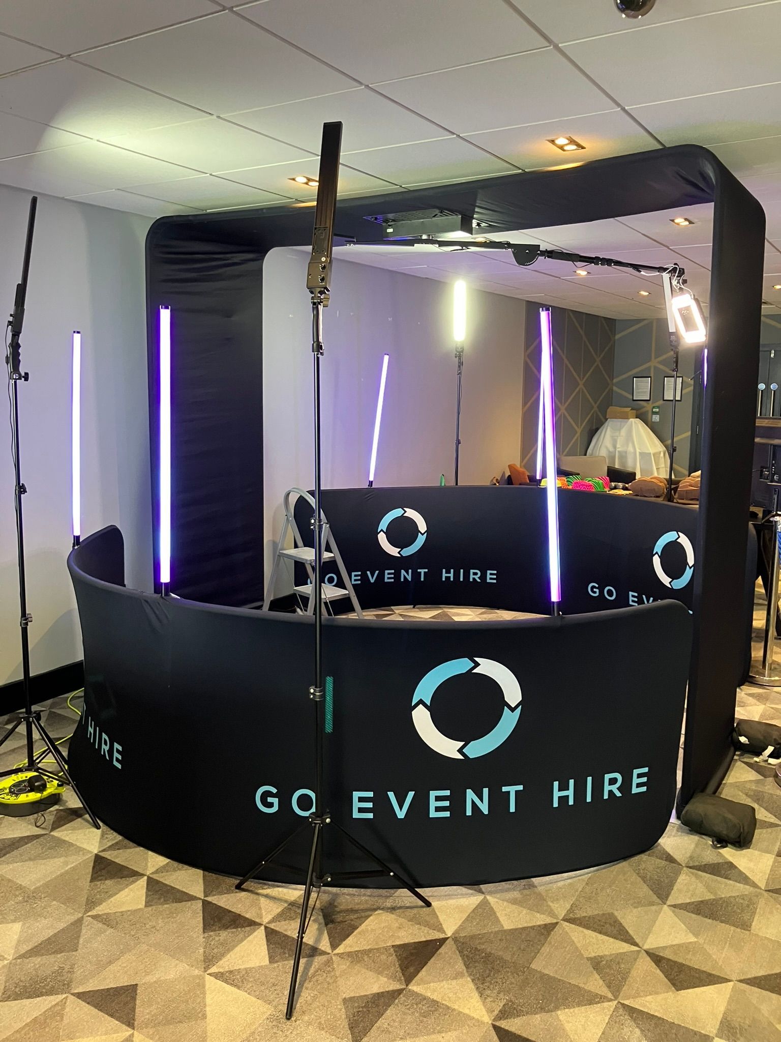 Skylight 360 video booth withcurved backdrops and TV screen