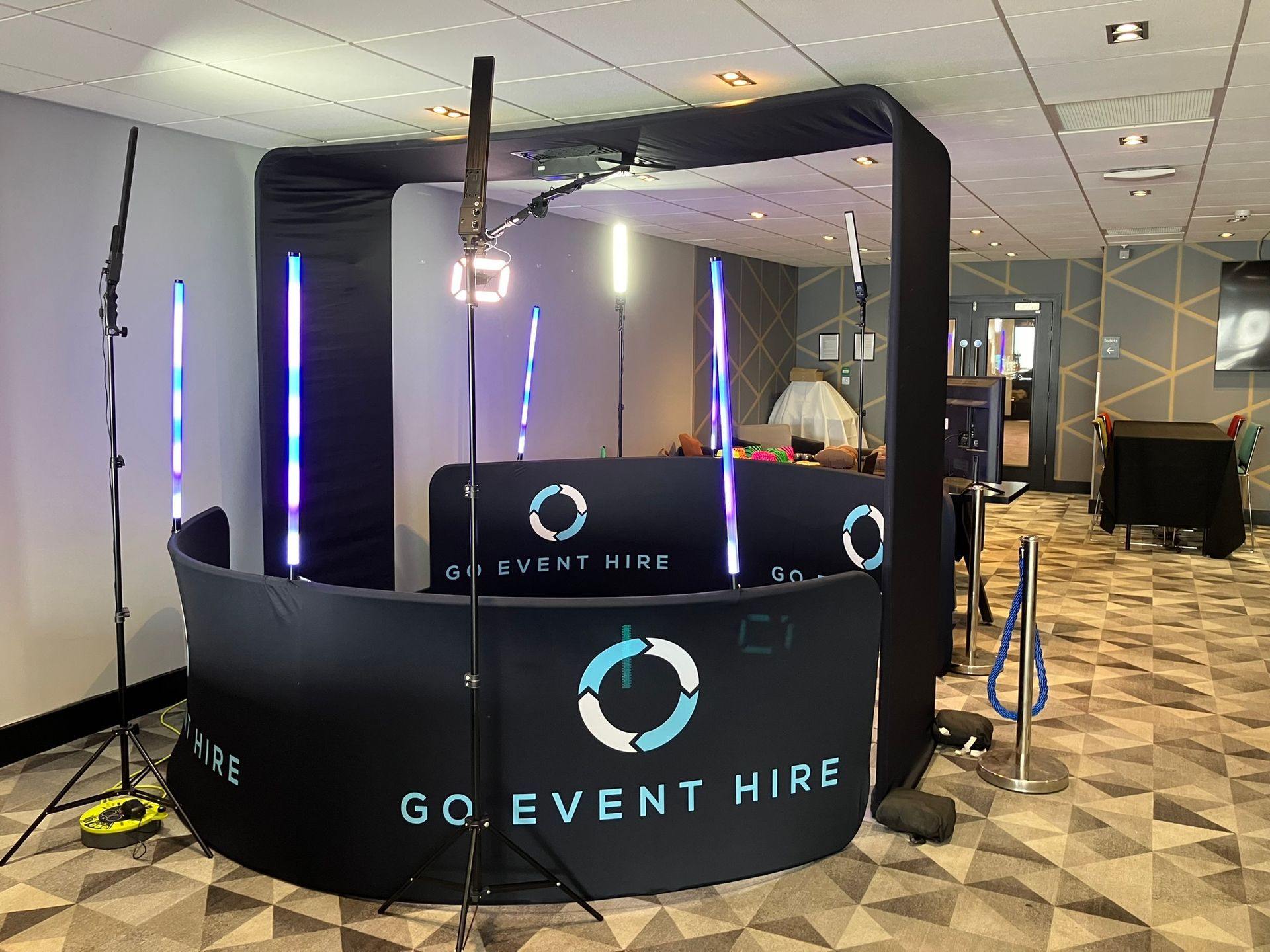 Skylight 360 video booth withcurved backdrops and TV screen