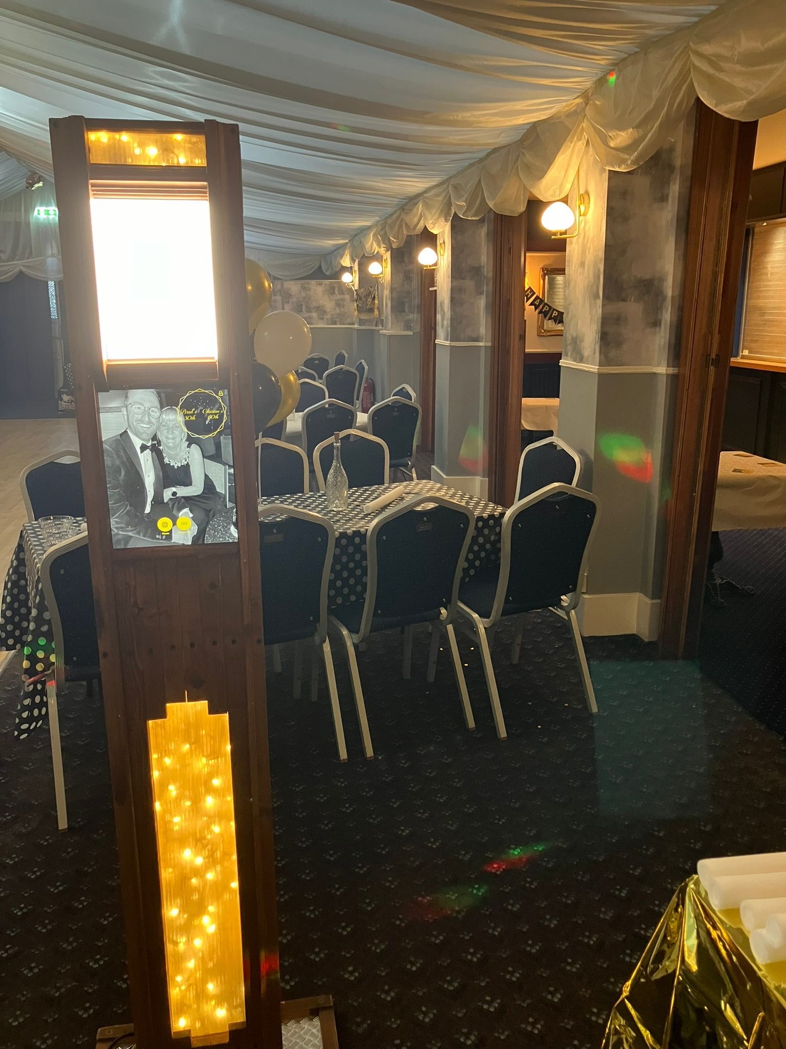 Over head 360 video booth with blue lights