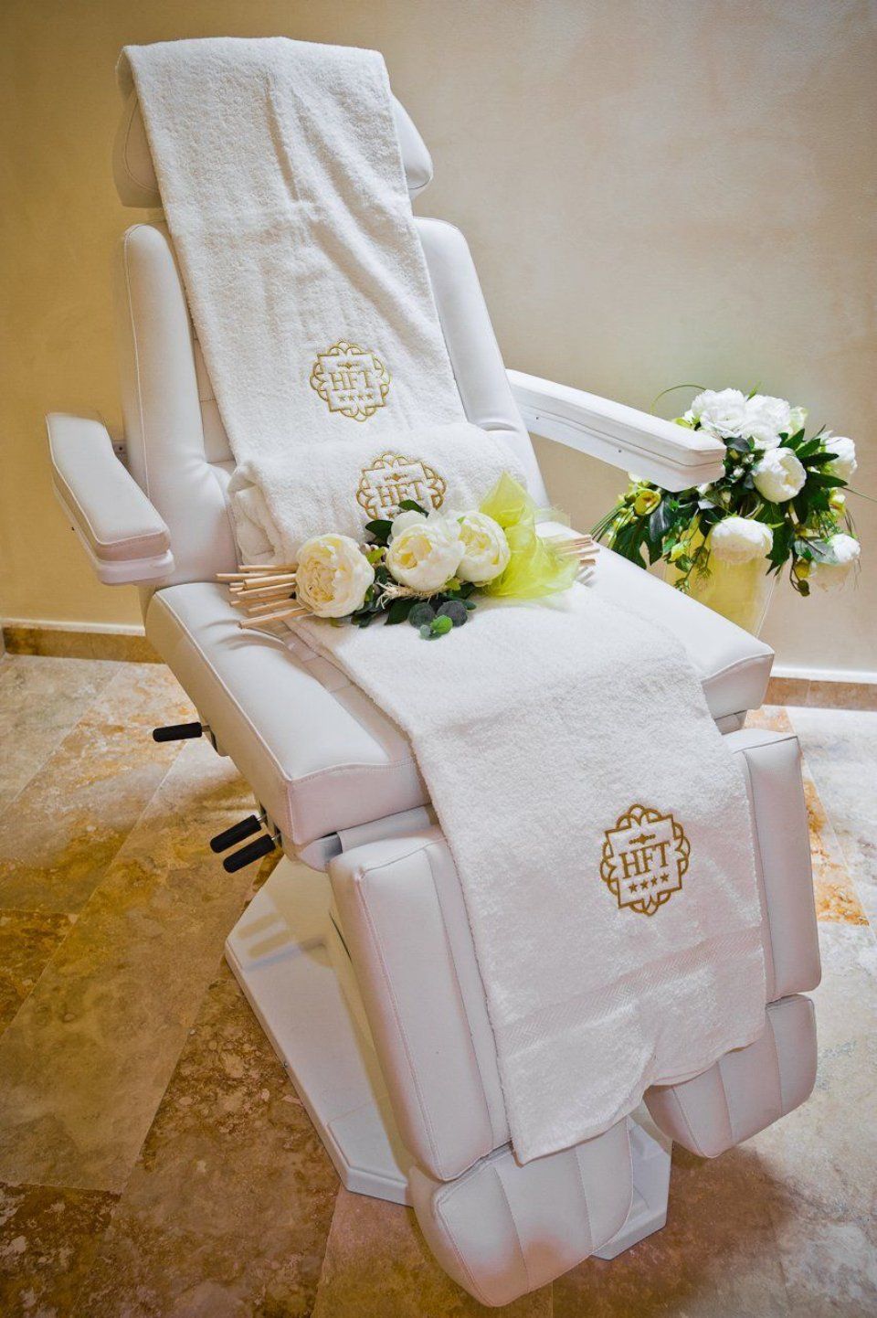 spa centre massage and wellness treatment chair
