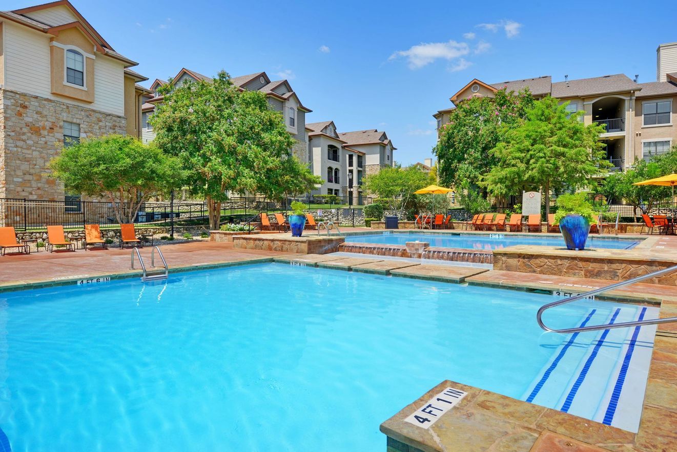 Austin City Lights pool area