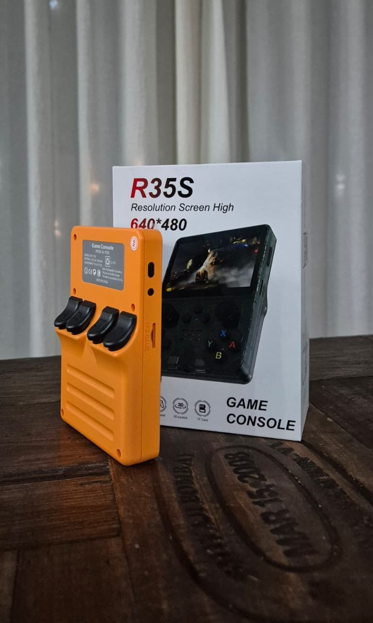 Consola portátil R35S