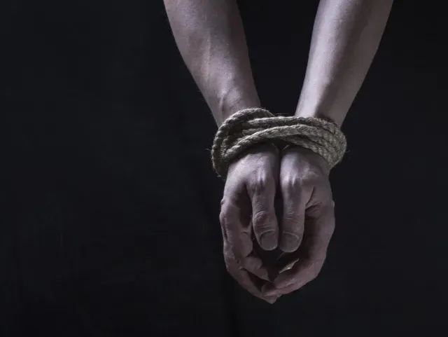 image of hand tied with rope representing the trap of addiction to porn