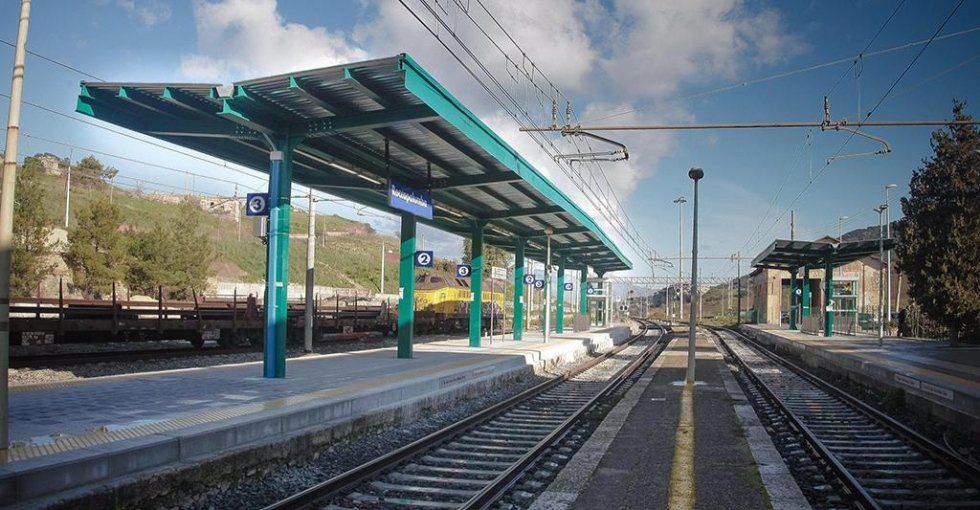 pensilina in metallo