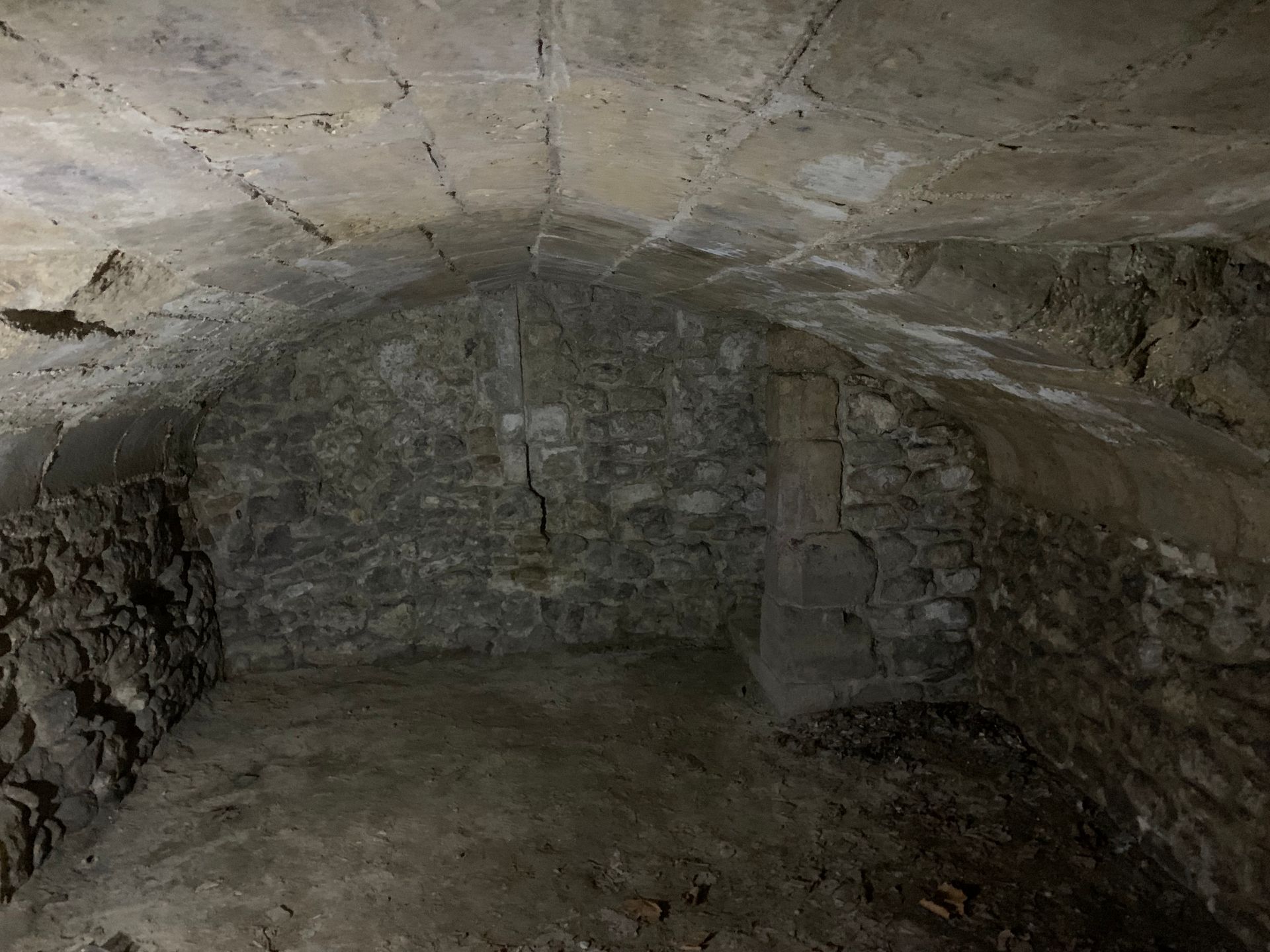 An empty room with a stone wall and a concrete ceiling.