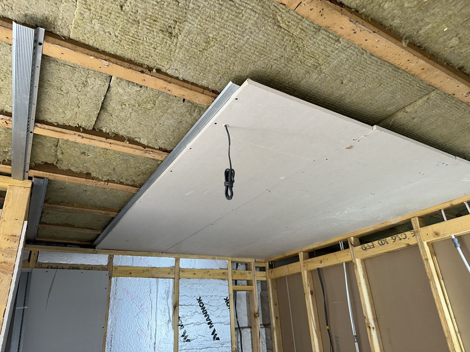 Ceiling soundproofing