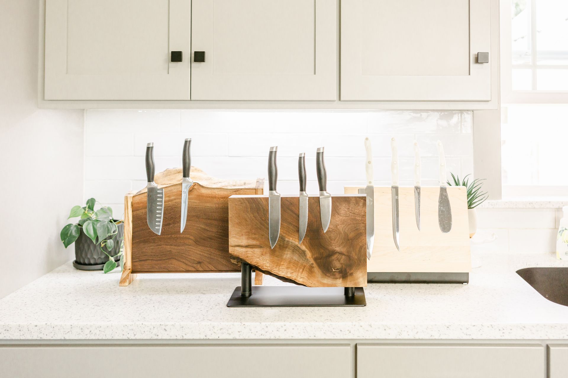 Personalized magnetic knife block