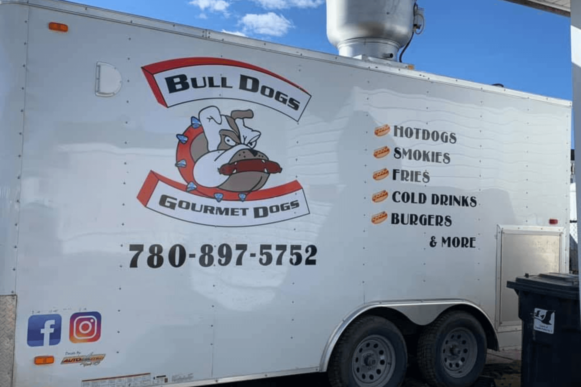 bull dogs gourmet dogs Food truck