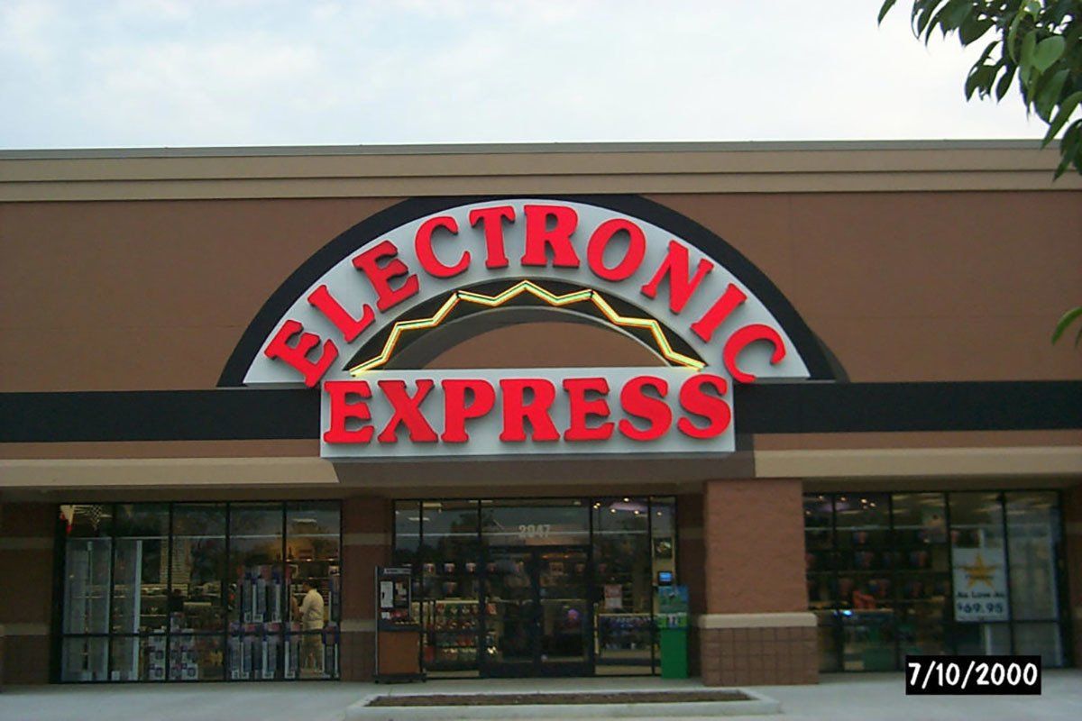 Electronic Express Adds Custom Exterior Paint to Showcase Signage