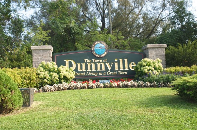 A sign that says the town of dunnville on it