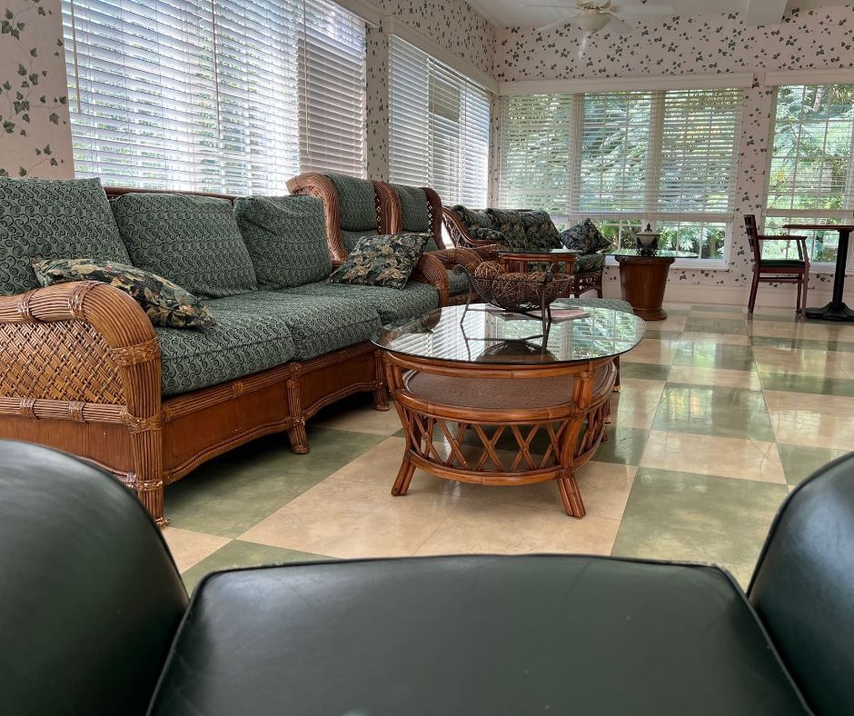 A living room filled with furniture and a table.