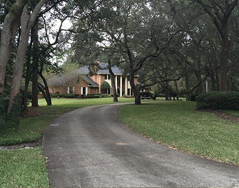 Stouts mulching and landscaping