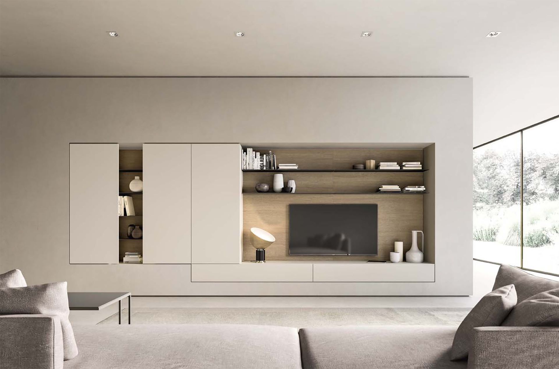 Soggiorno minimalista con scaffali a muro beige, TV montata a parete e un'ampia finestra panoramica.