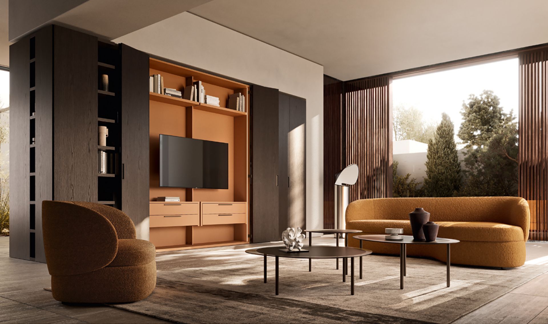 Soggiorno moderno con divano marrone, poltrona rotonda, tavolino da caffè, scaffali in legno e ampia finestra.