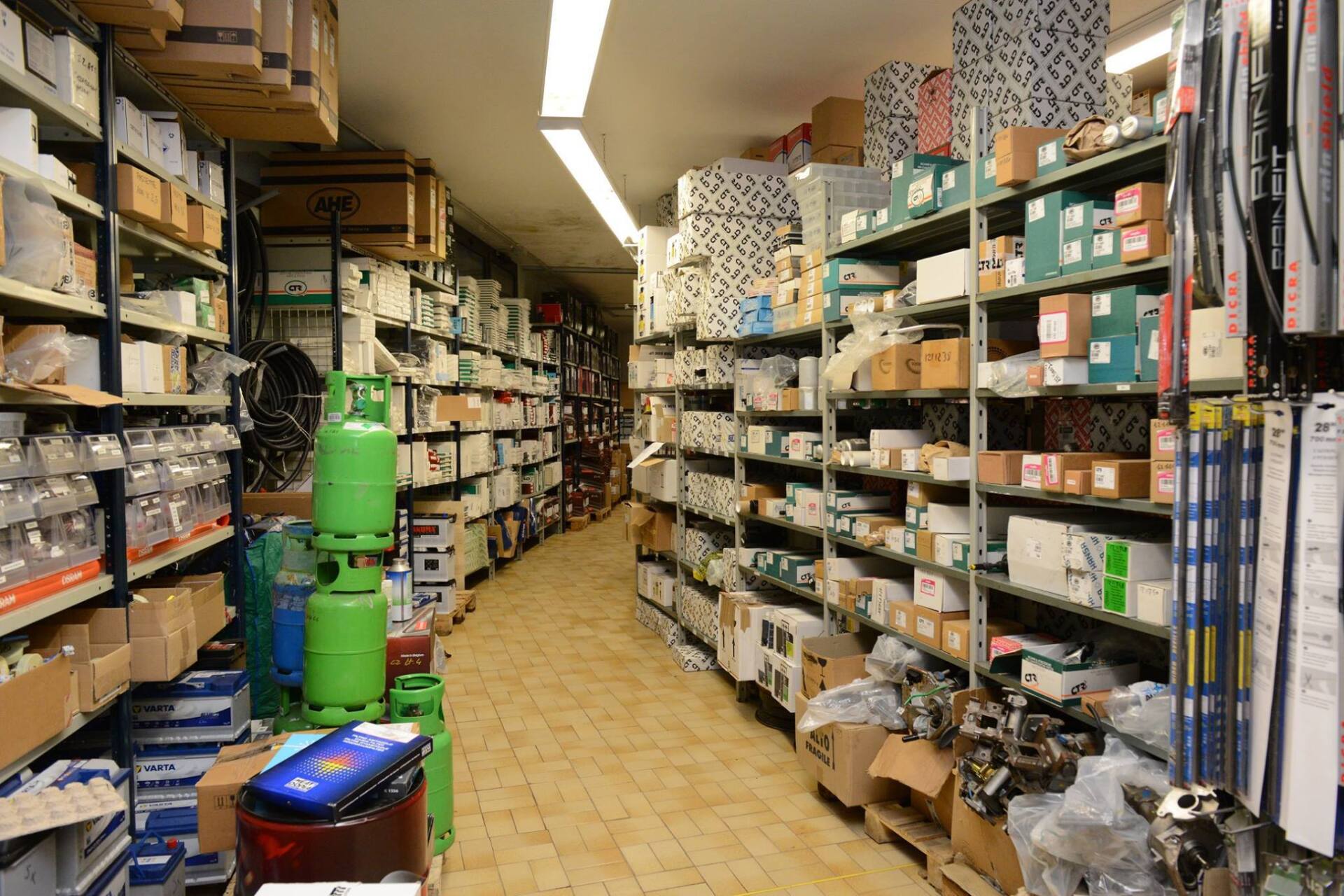 punto vendita di autoricambi