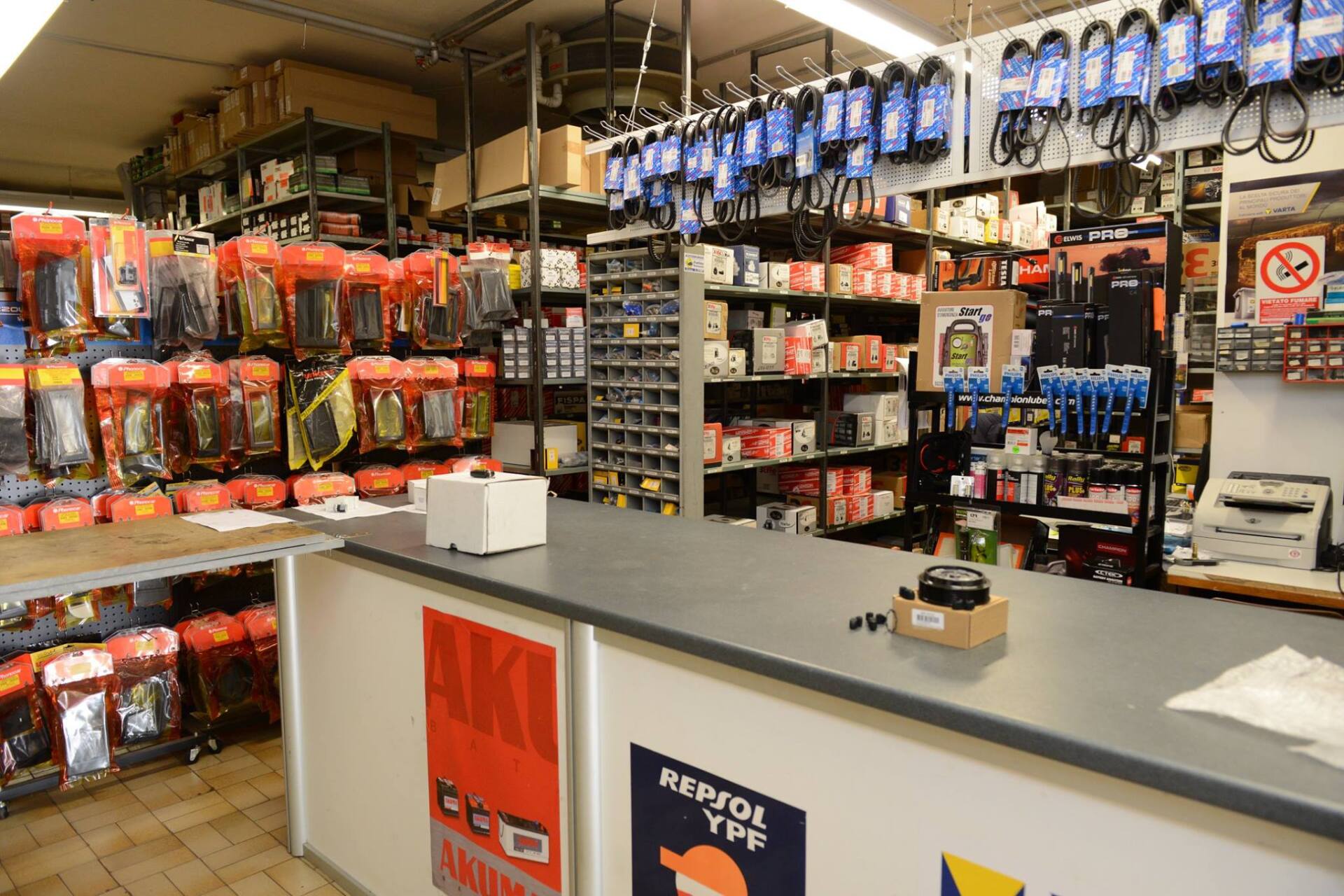 negozio di autoricambi