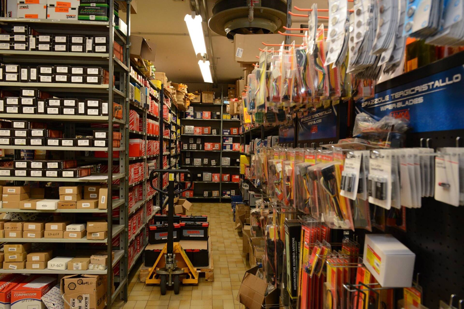 negozio di ricambi auto