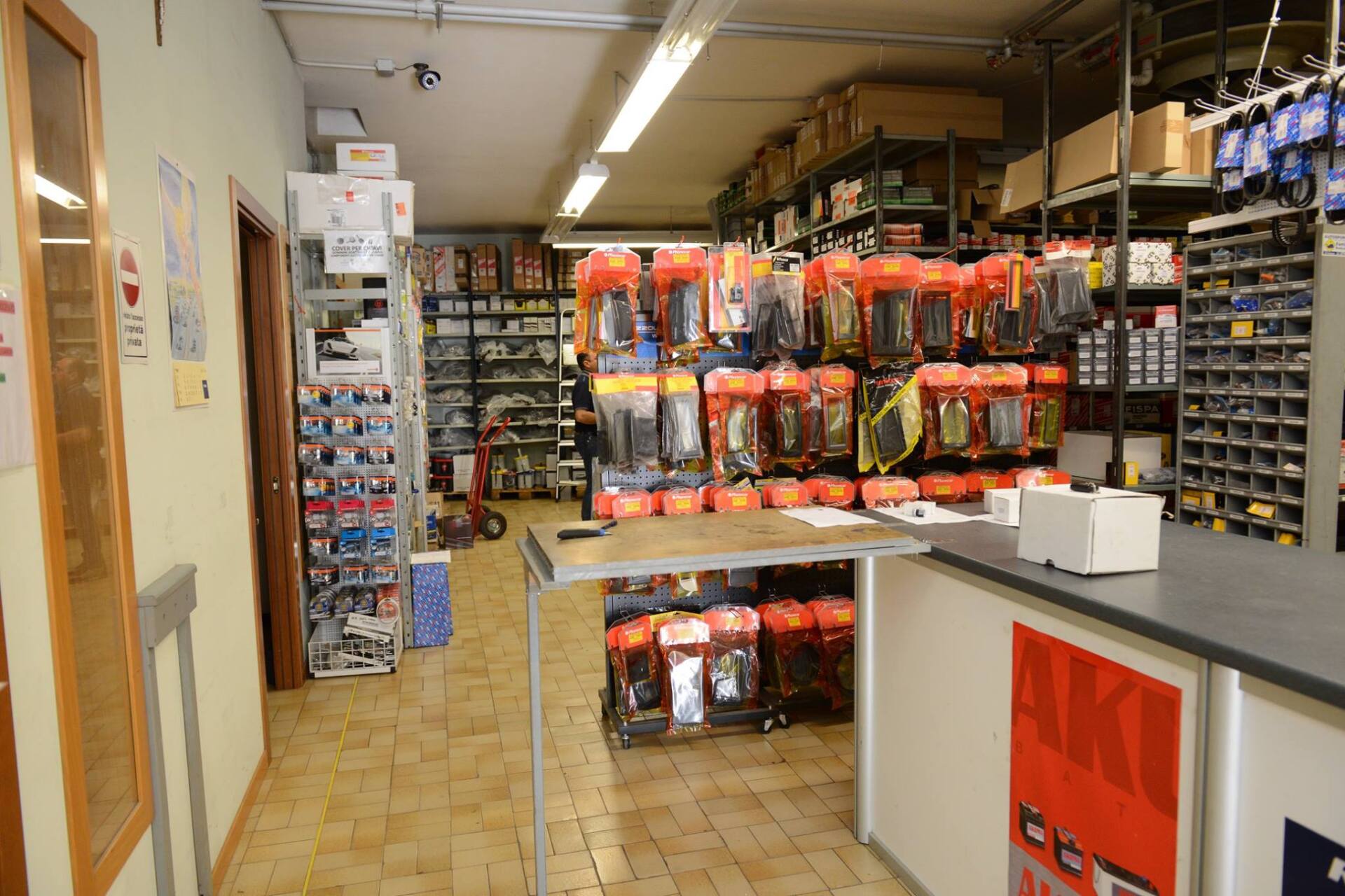 vendita di ricambi elettronici per automobili