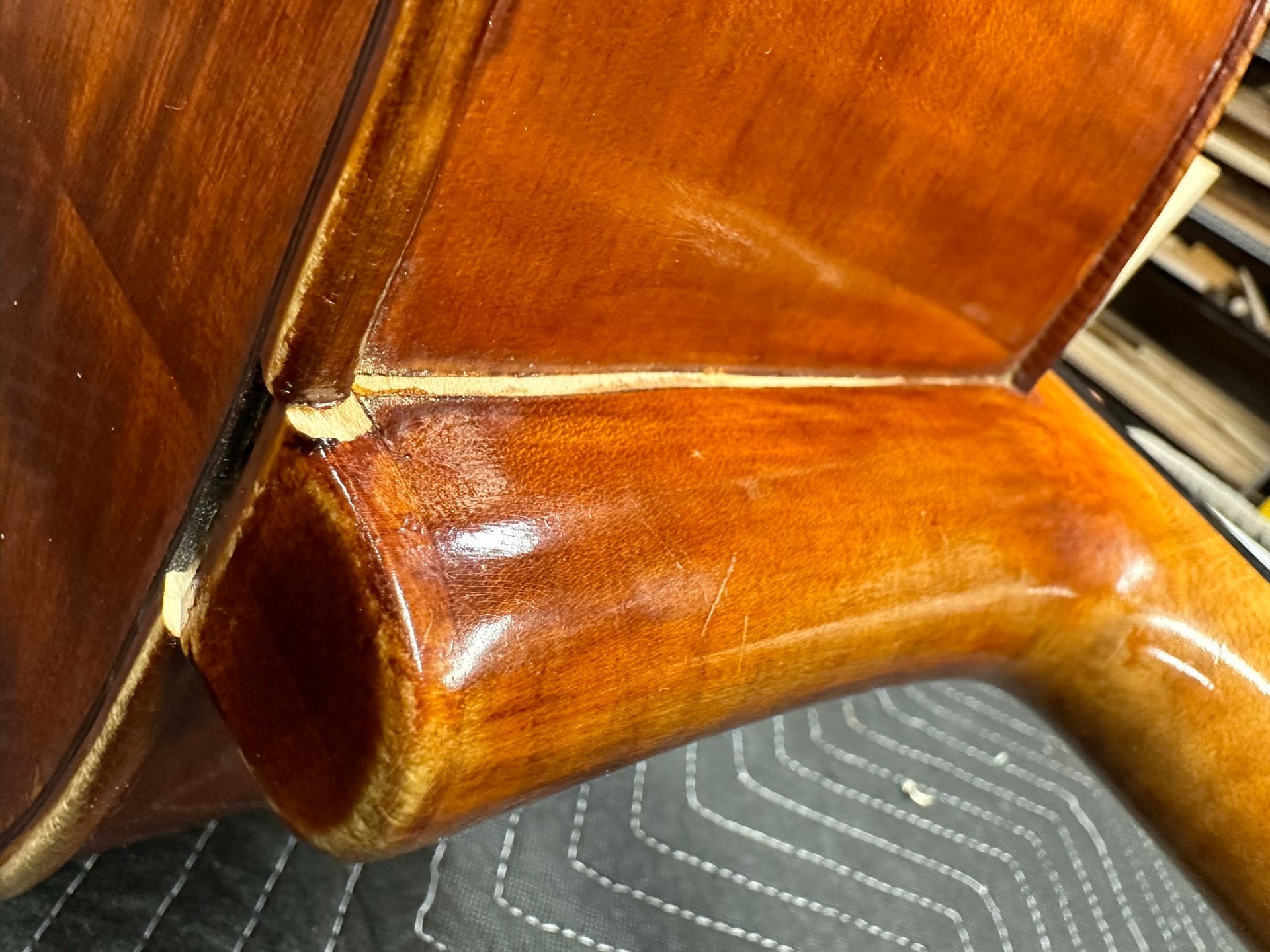 A violin is sitting on a blanket on a table