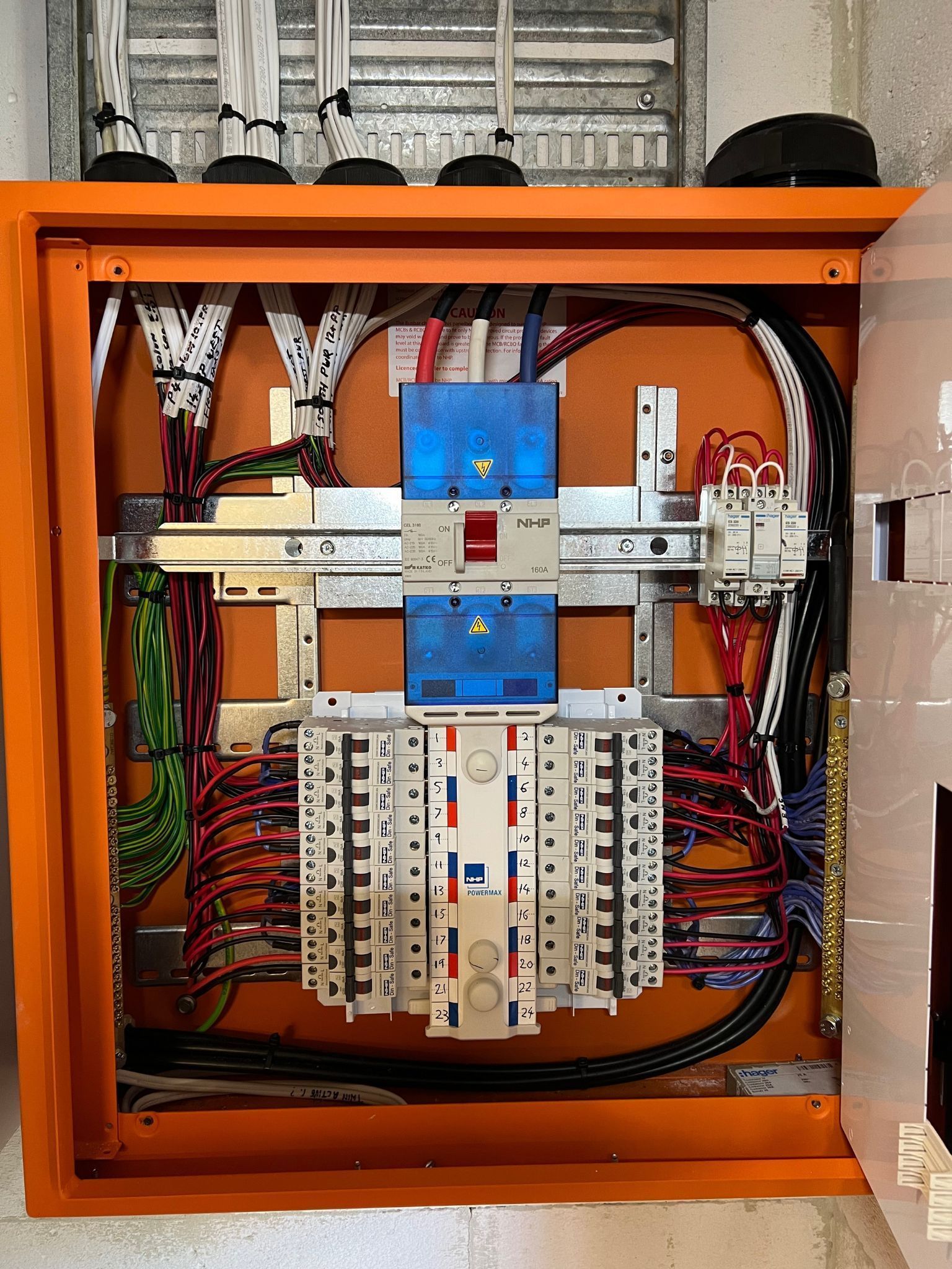 residential electrician wagga — Des Mullins Electrical in Kooringal, NSW