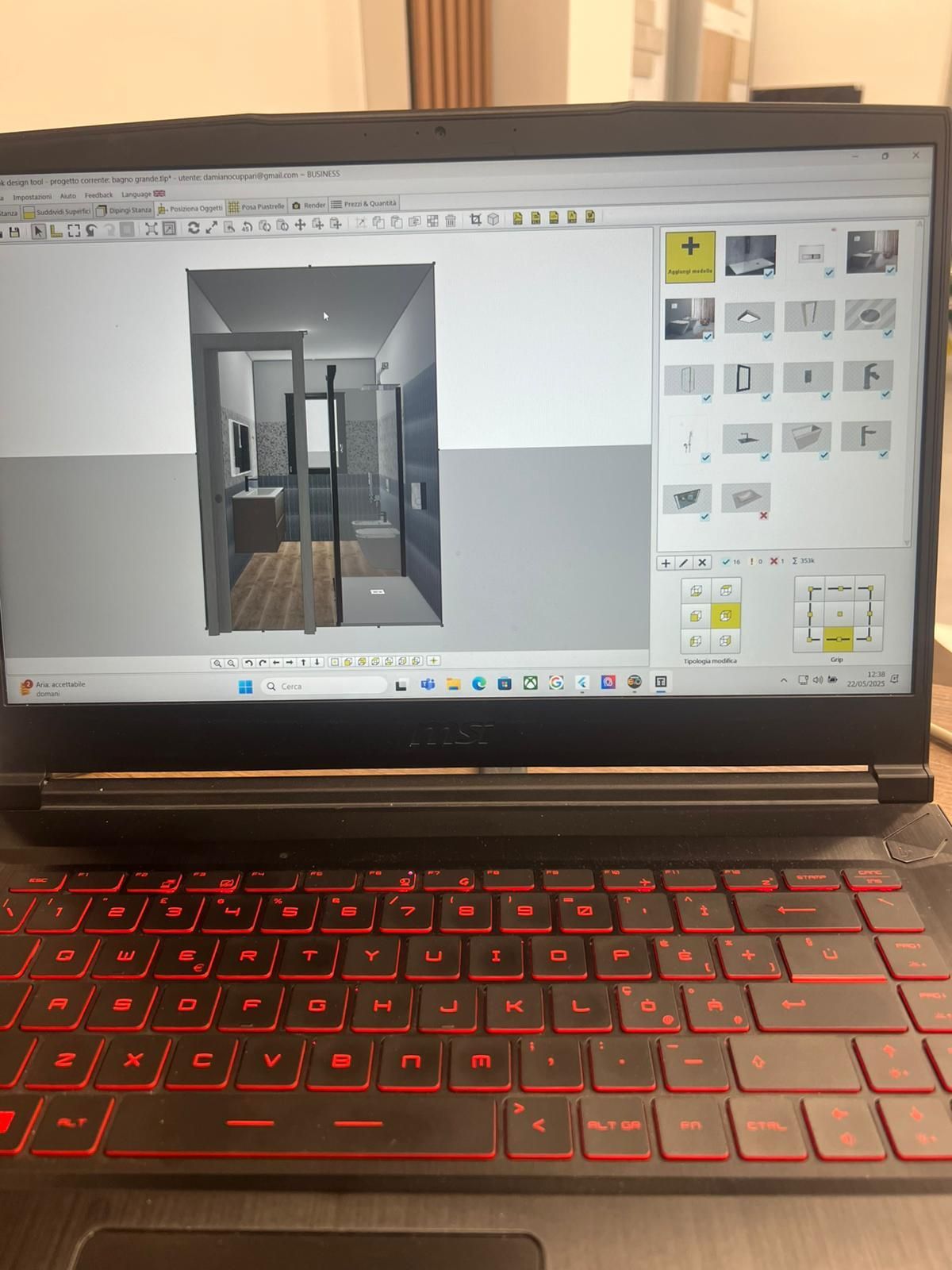 Un computer portatile con l'immagine di un bagno sullo schermo.