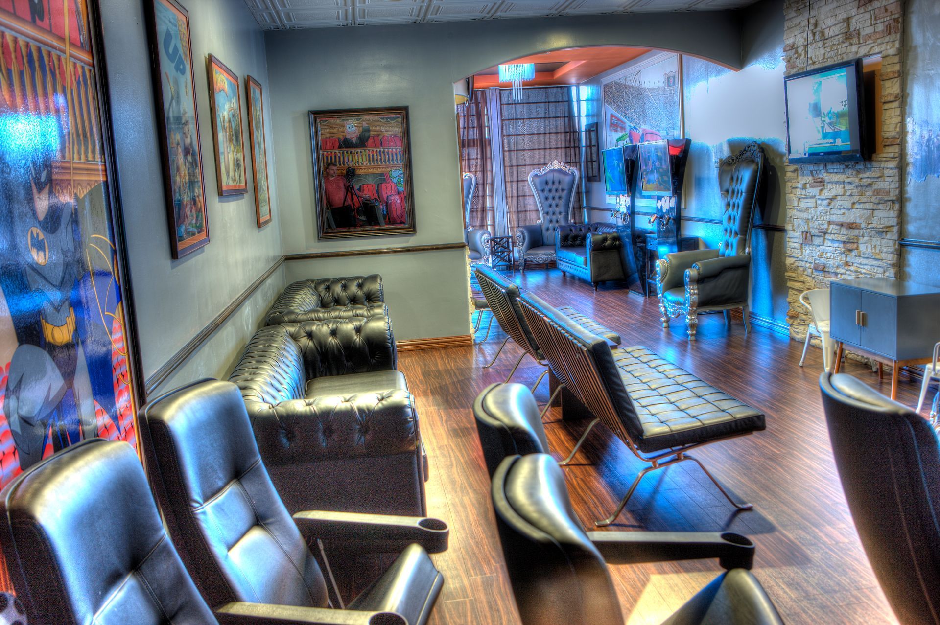 Alegre-Dental-Fort-Worth-Lobby-Arcade-A waiting room with a lot of chairs and a couch.
