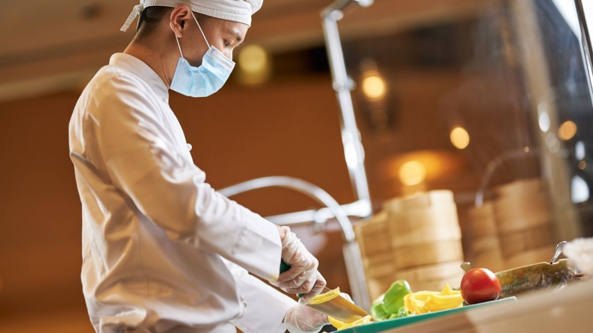Learn How Food Handlers Can Avoid Cross Contamination.