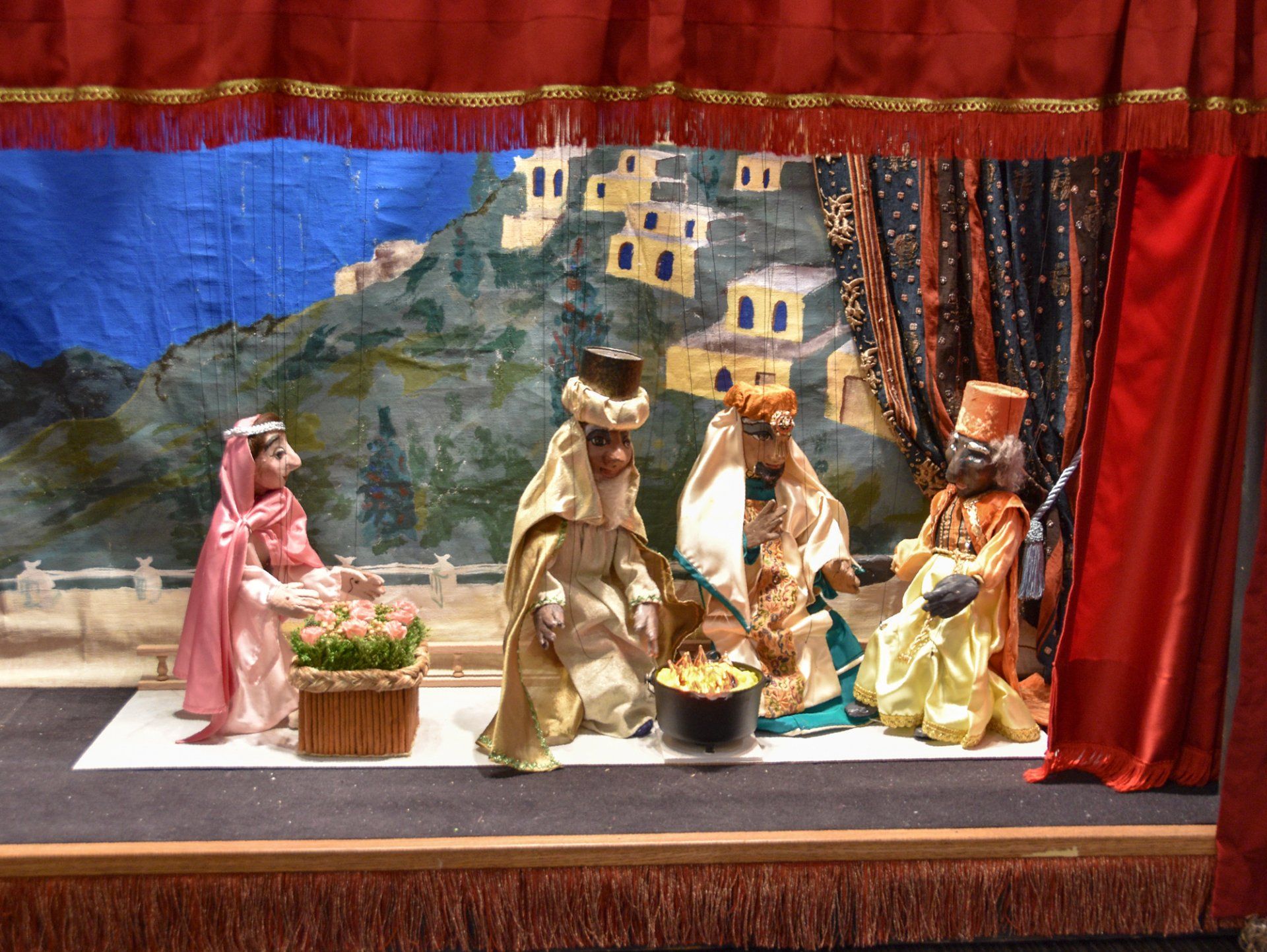 The Princess meets the Wisemen before they leave on their journey