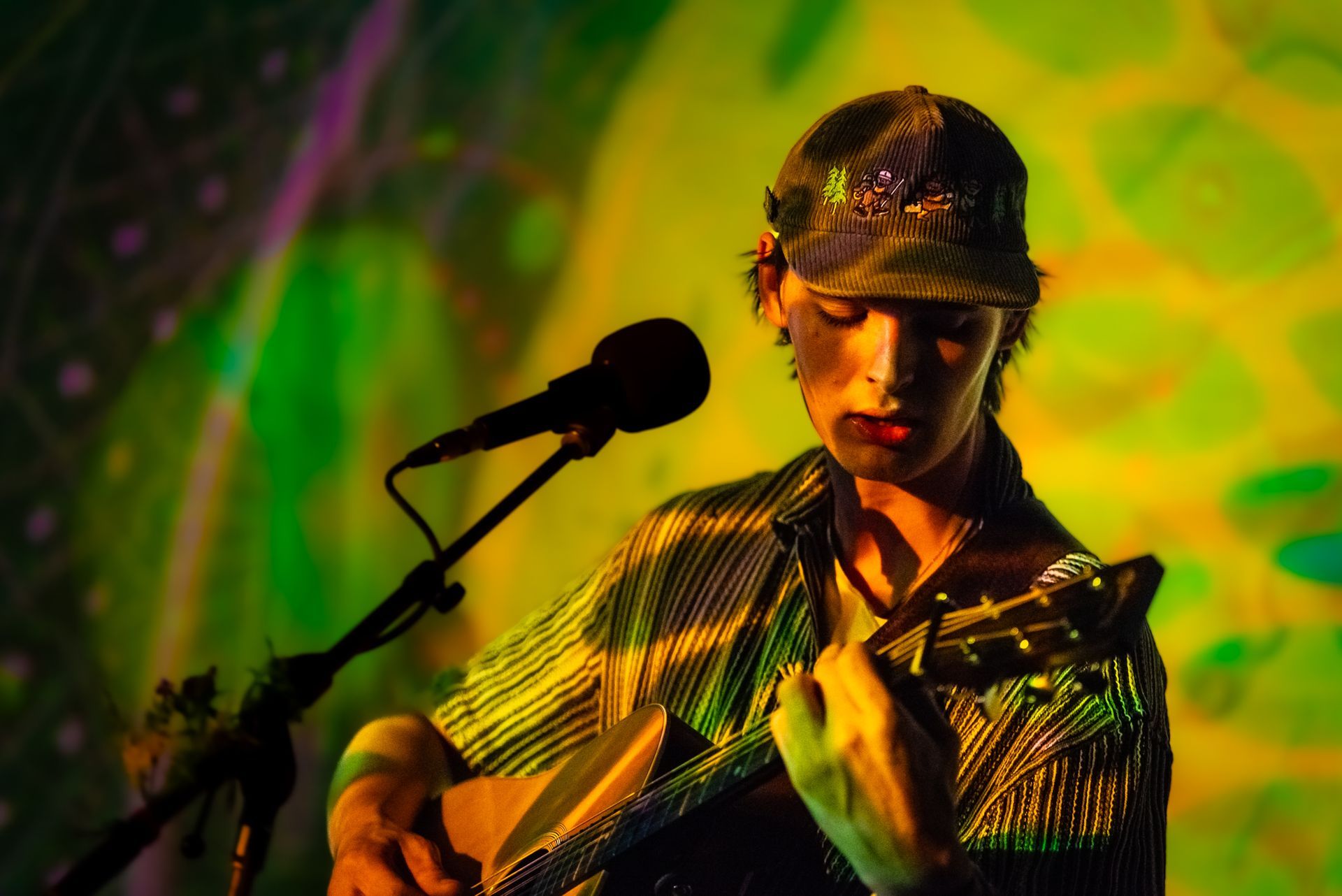 Dellwood & Visual Vinyl Liquid Light Show at The Happy Productions Listening Room in Cambridge Minnesota