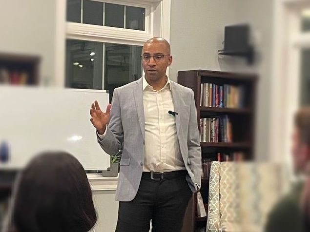 Jevon Gondwe standing out teaching a class on leadership