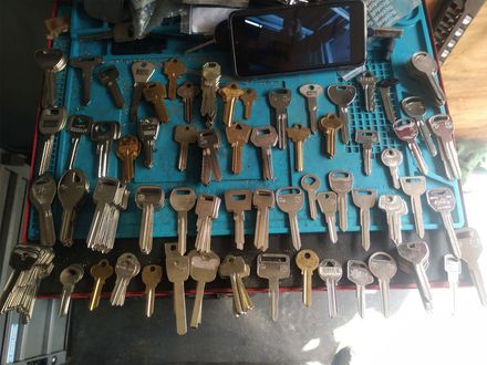 A bunch of keys are sitting on a table