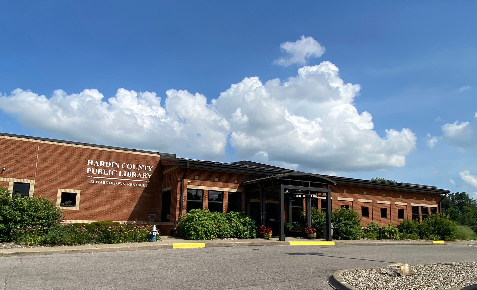 the front of Hardin County Library with a parking lot