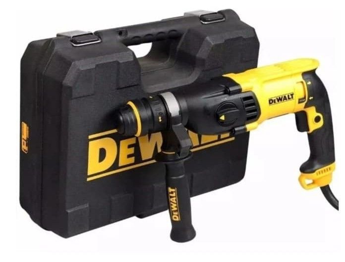 Taladro percutor rotativo DeWalt de color amarillo y negro con estuche de transporte.