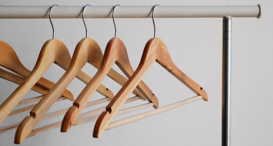 Hanging rod with hangers