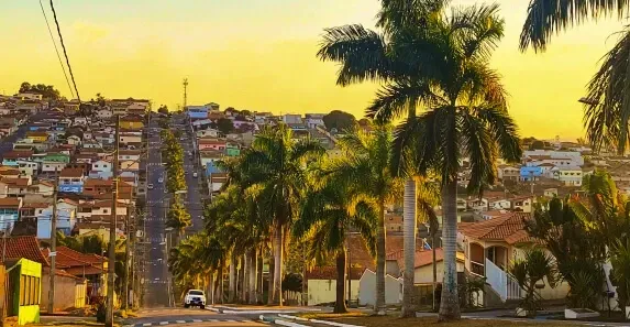 Avenida no bairro Santa Terezinha, em Paraguaçu, Minas Gerais