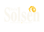 The logo for studio solsen has a picture of a camera on it.
