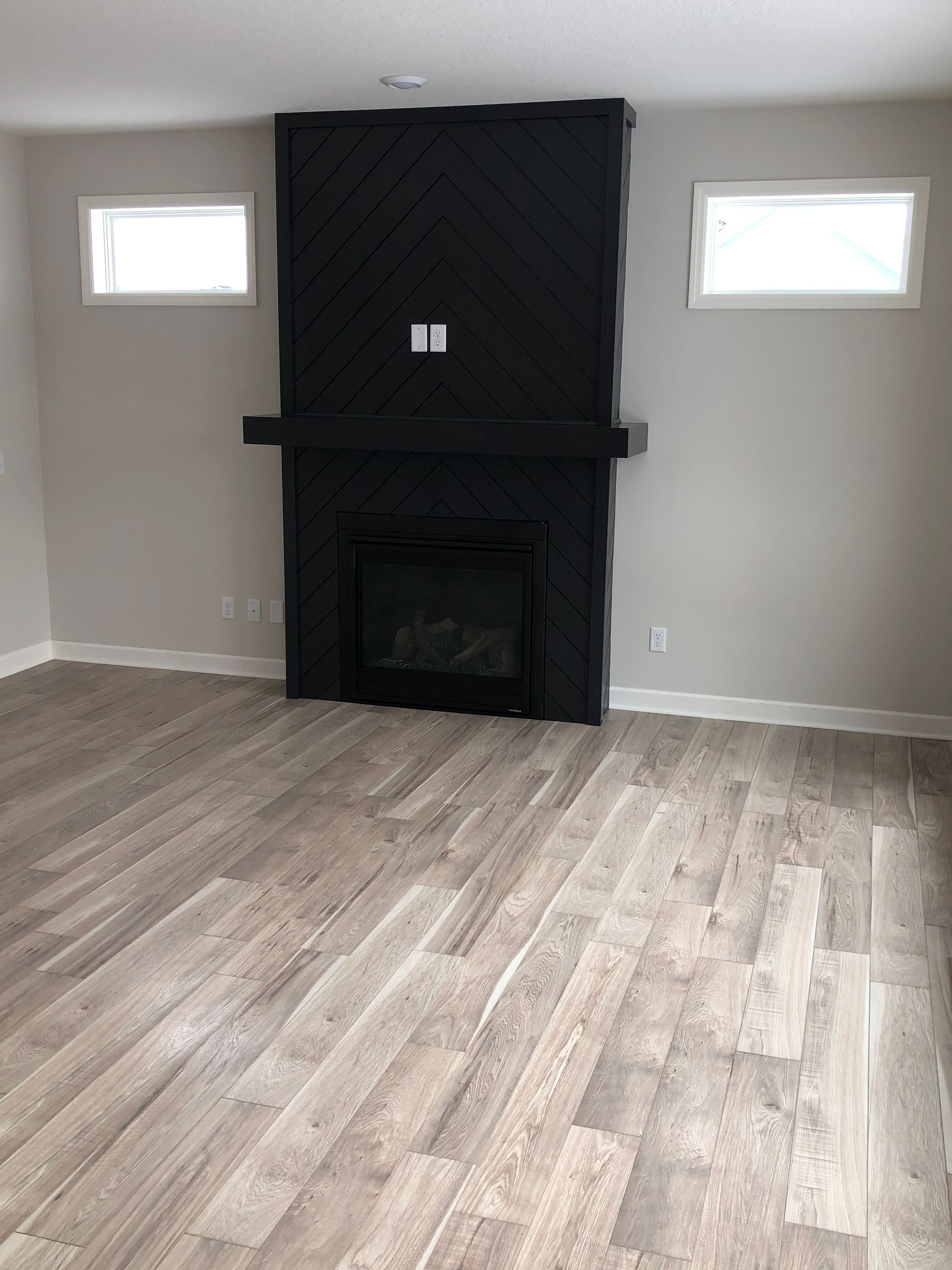 Beautiful new floors | There is a fireplace in the middle of the room.