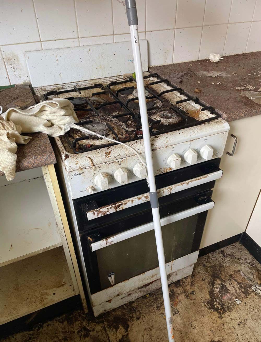 Before Cleaning The Kitchen And The Oven — Saving Time In Lake Macquarie NSW