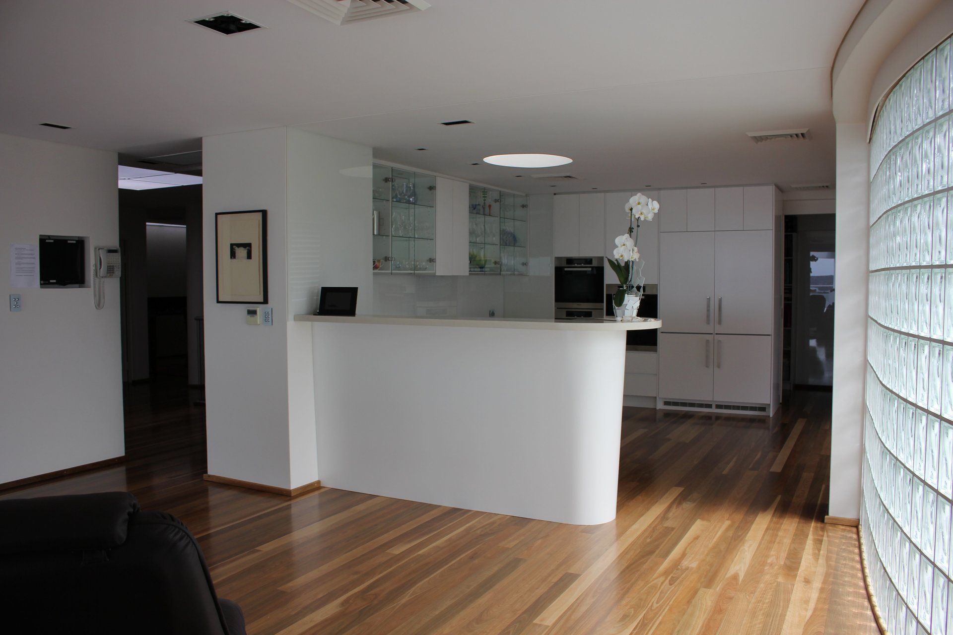 Kitchen with large island