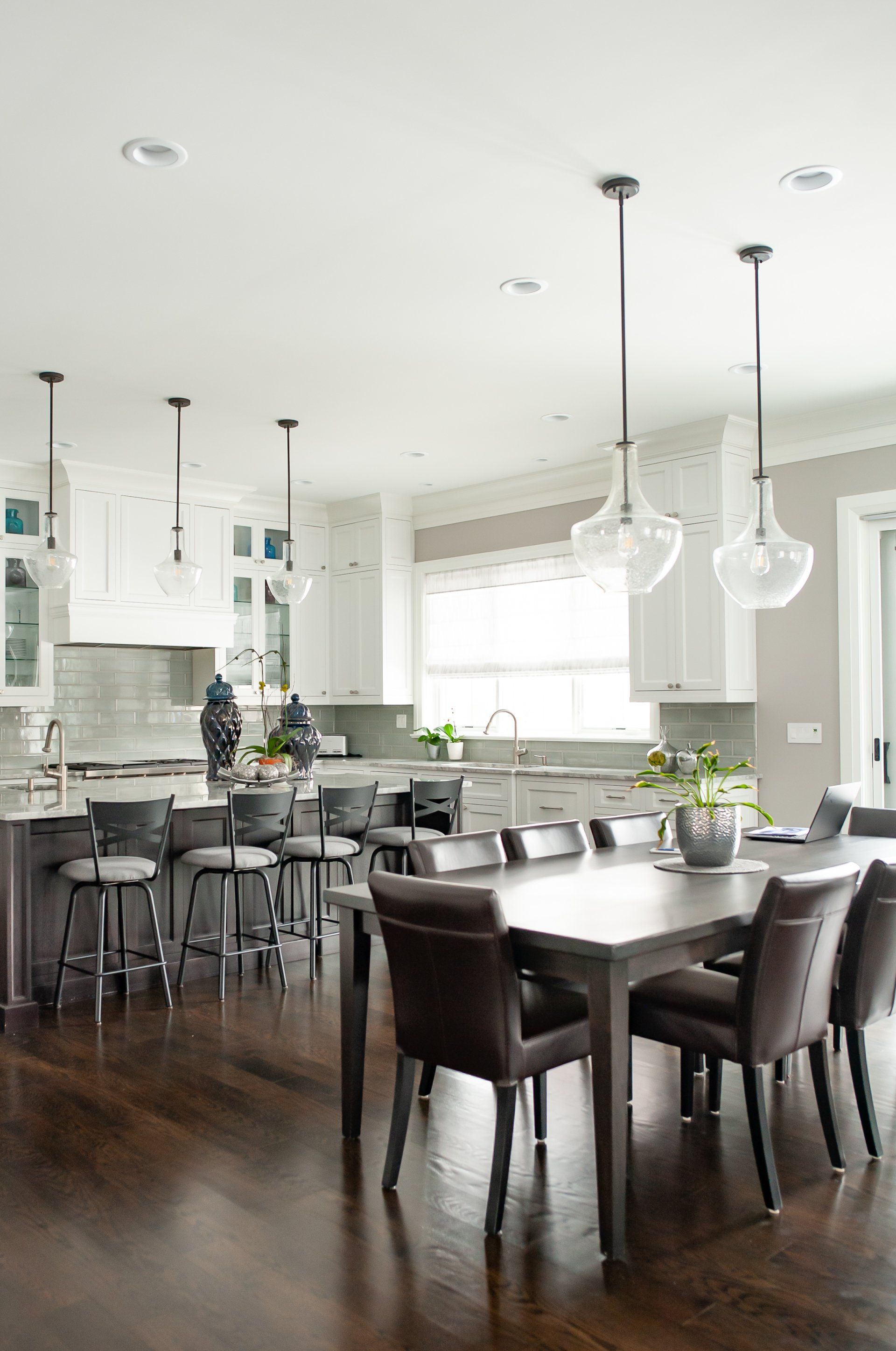 There is a dining table and chairs in the middle of the room.