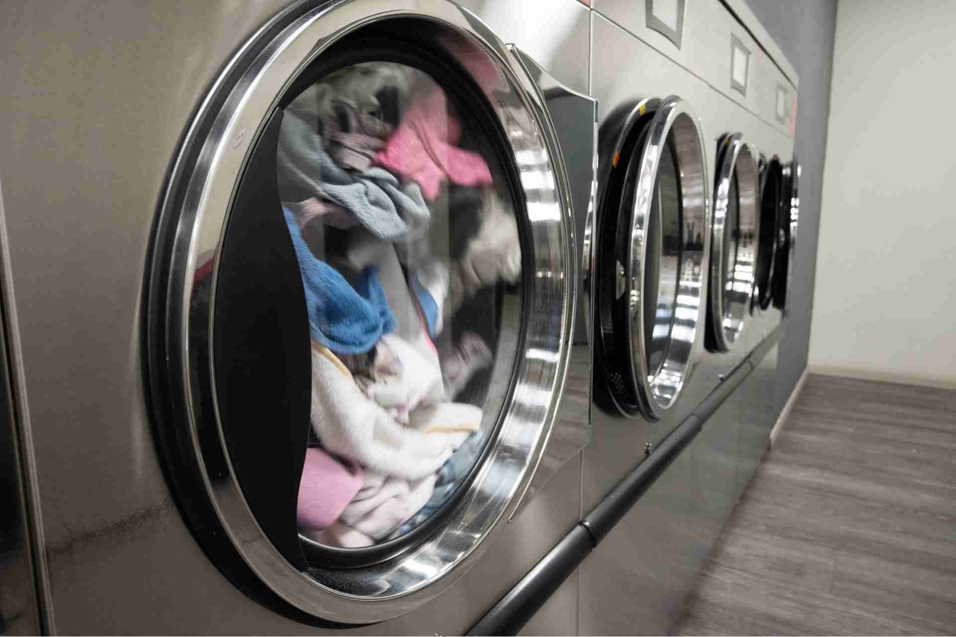 A Complete Guide to Stain Removal at Home Before Using Laundromat Services