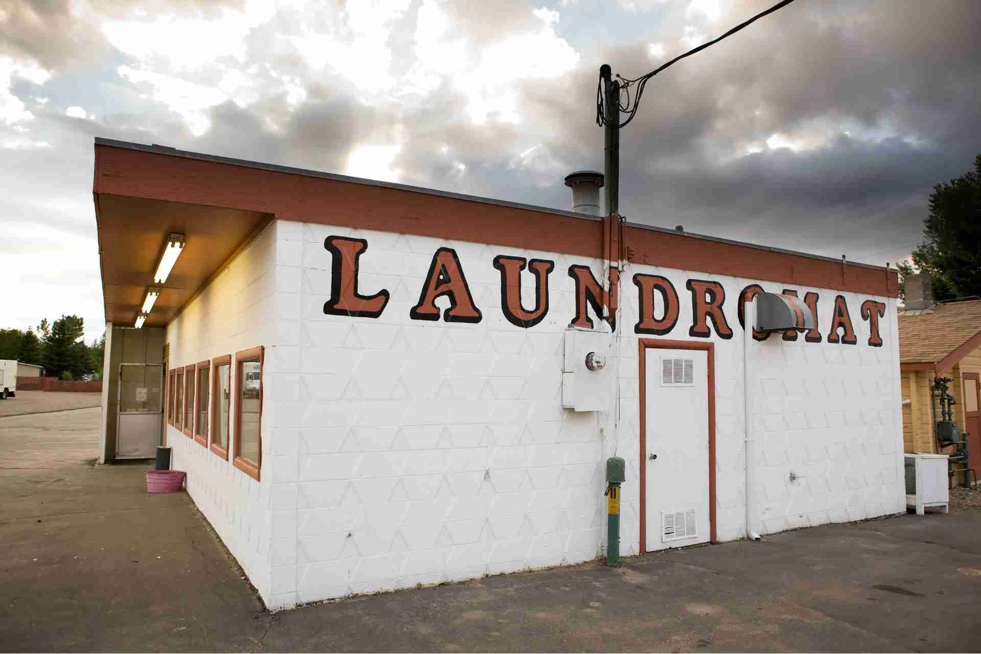Essential Tips for Choosing the Right Laundromats