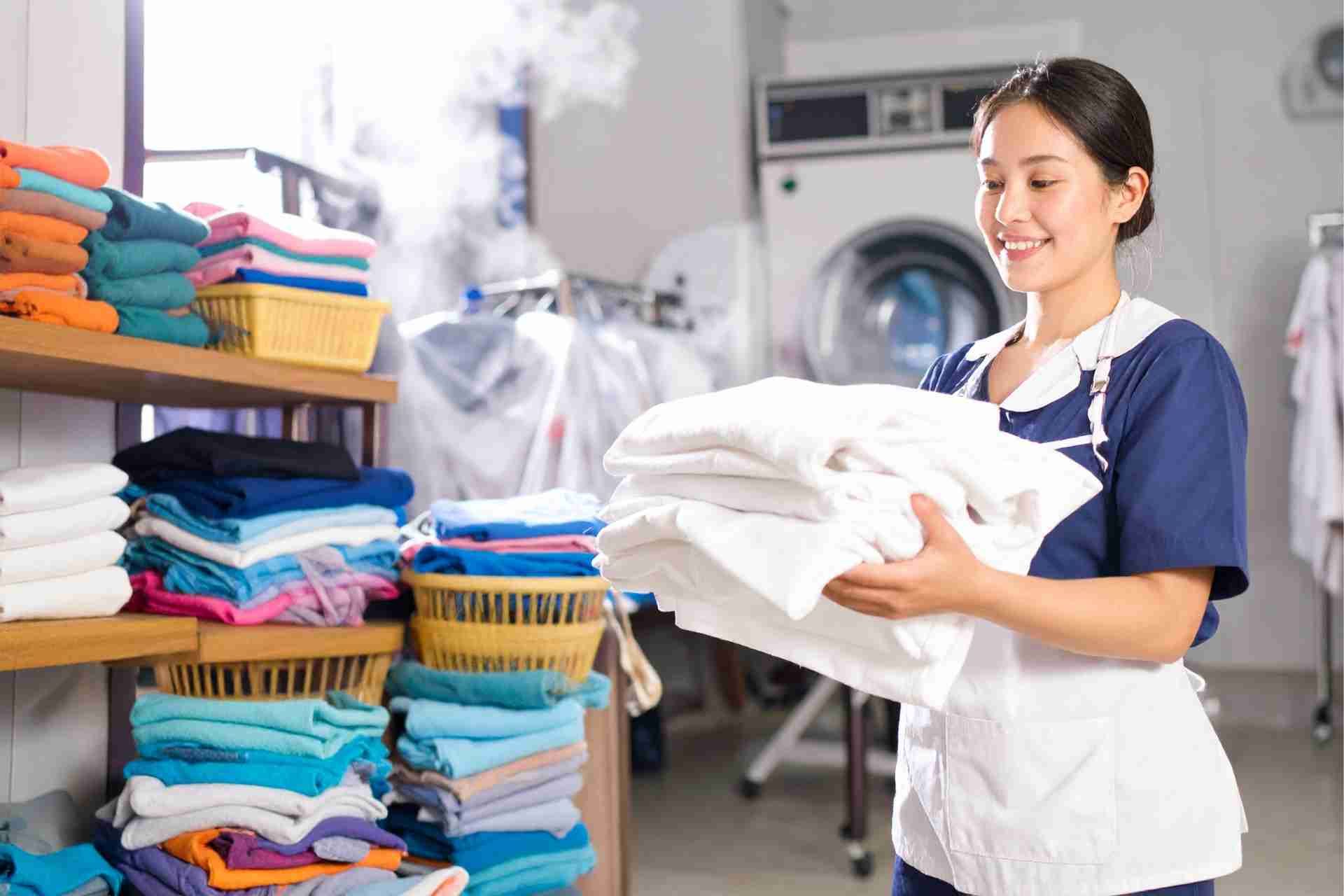 How Professional Laundry Services Can Help Restaurants Save Time and Cut Costs