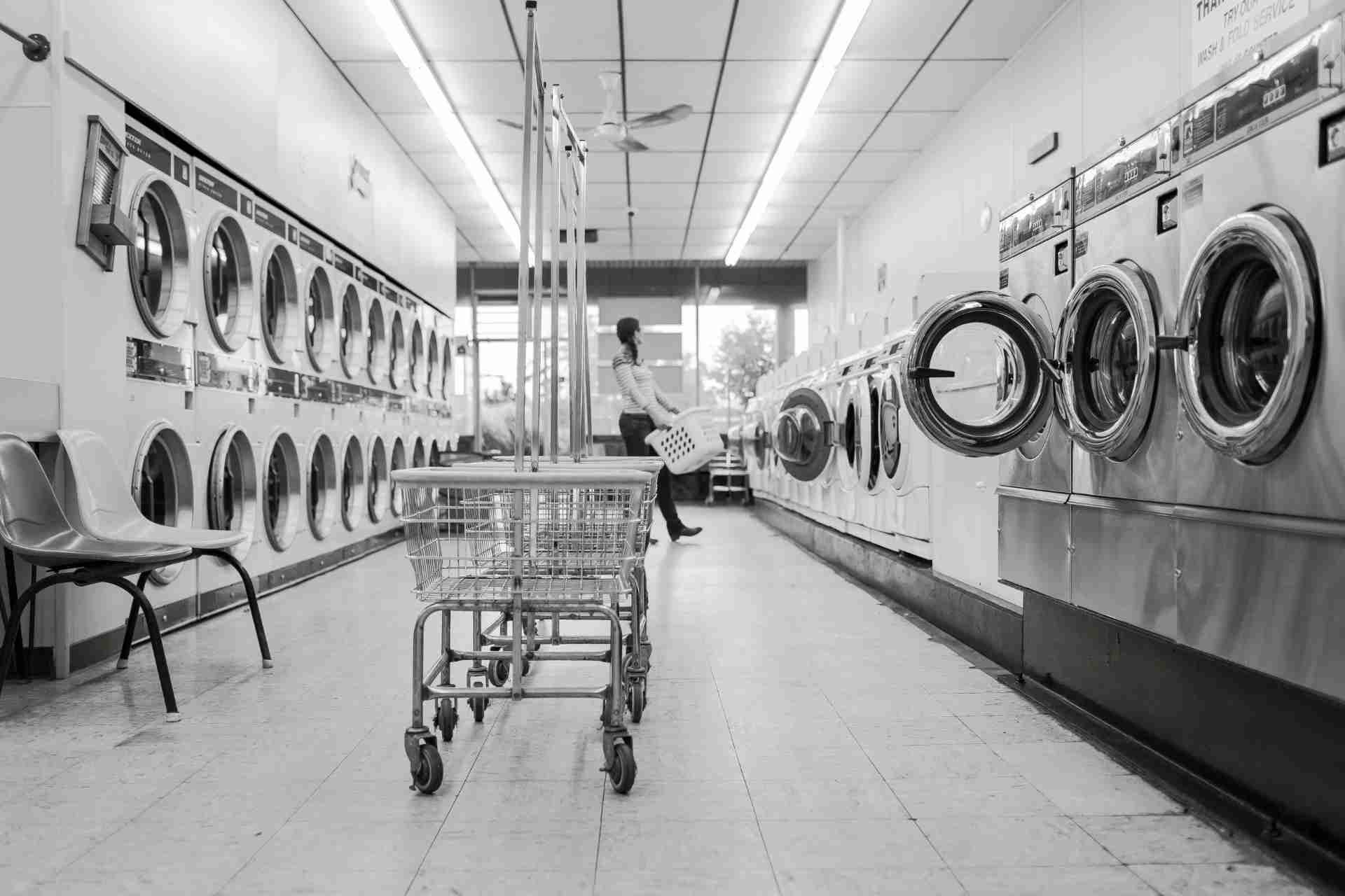 What Are the Best Tips for Using a Laundromat?