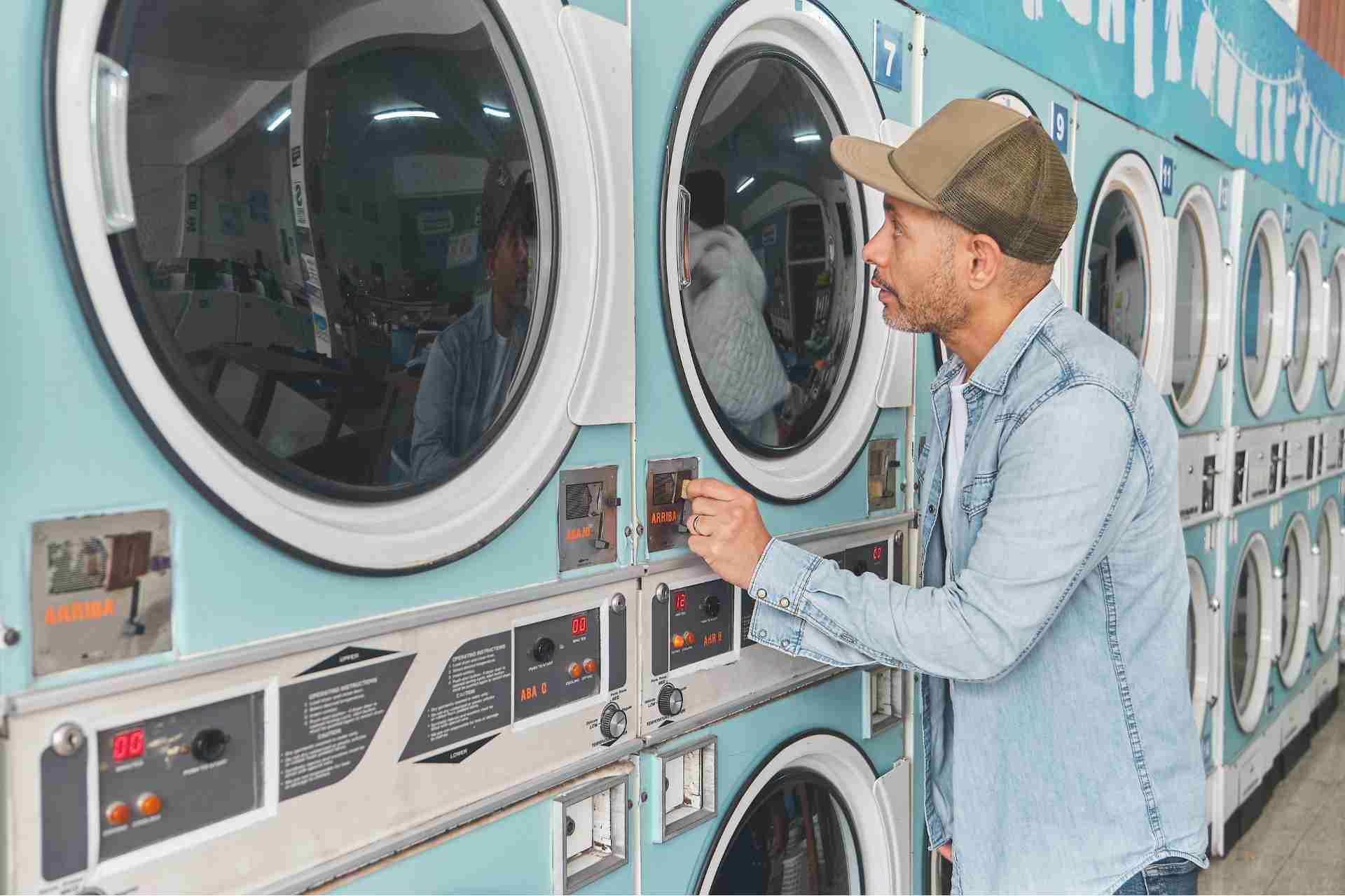 Why Restaurants Should Outsource Linen Cleaning to a Professional Laundromat