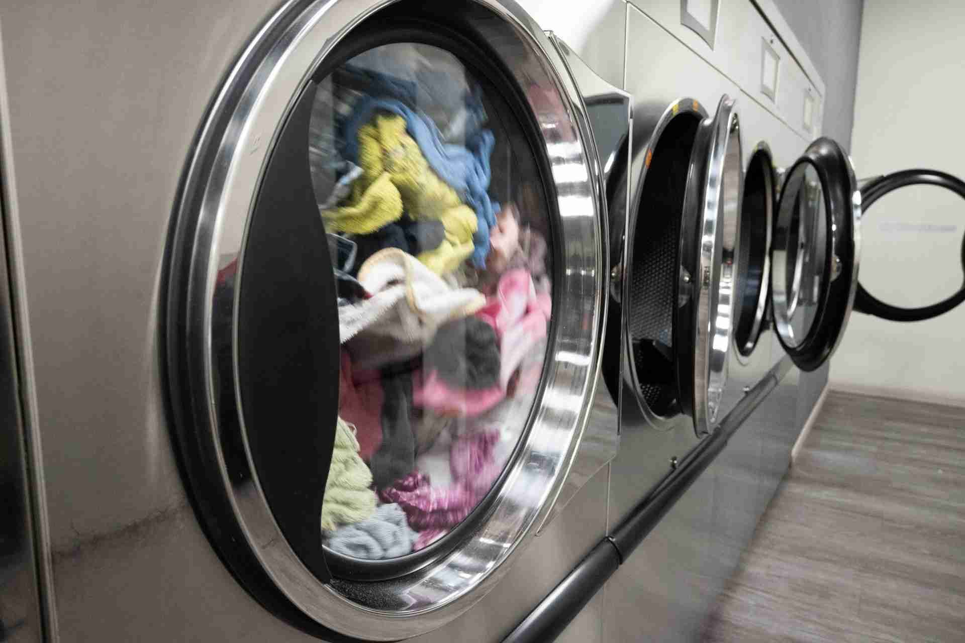 Why Using a Laundromat Is Better for Large Items Like Comforters and Rugs