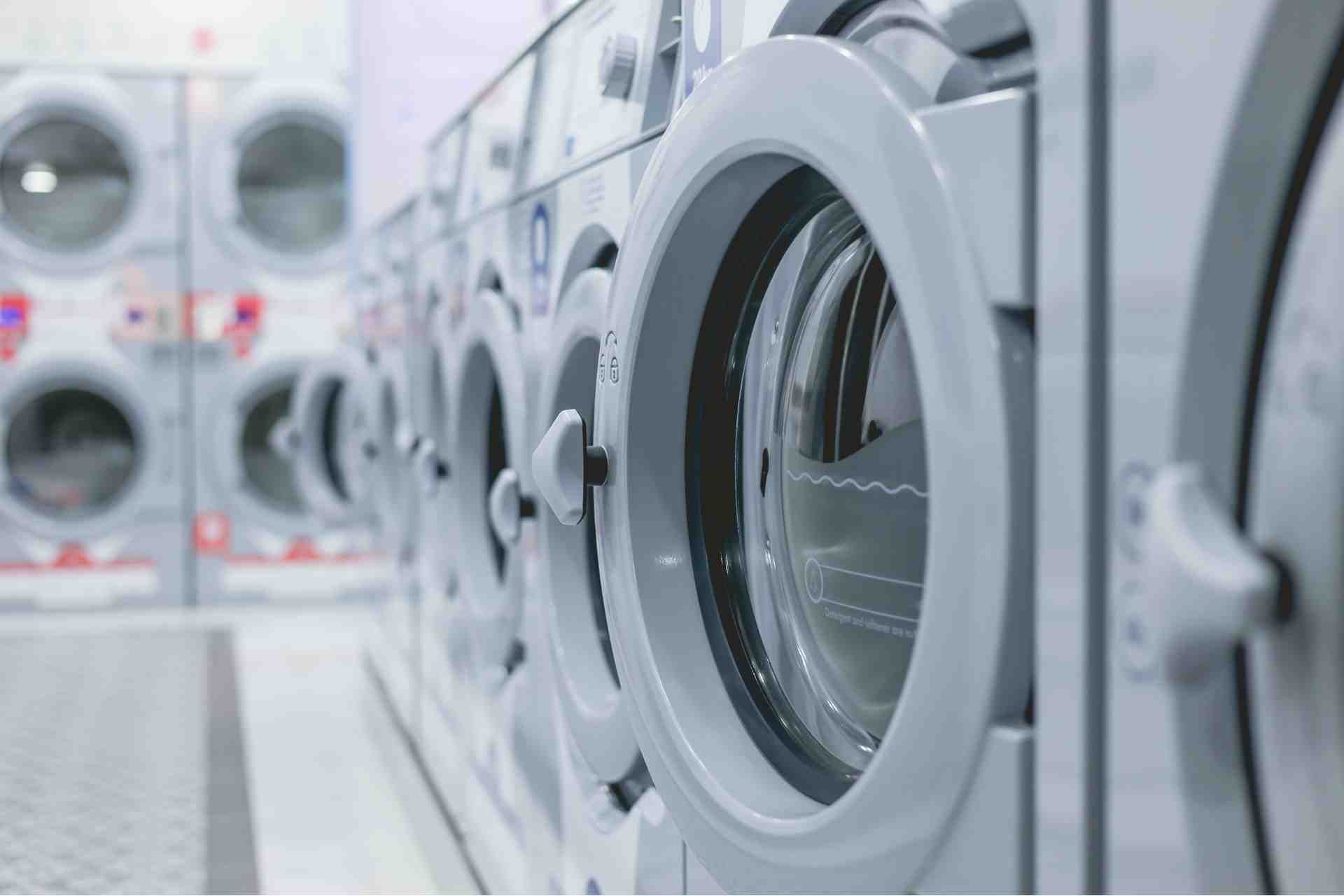 what should i look for in a commercial laundry provider